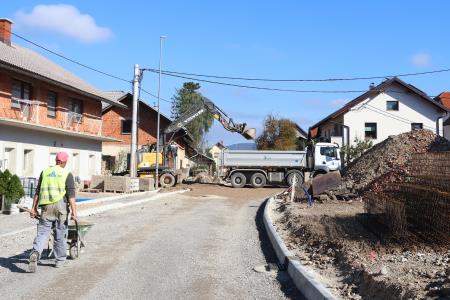 Izgradnja kanalizacije in obnova vodovoda na Dolenjem Jezeru 12 Foto Ljubo Vukelič